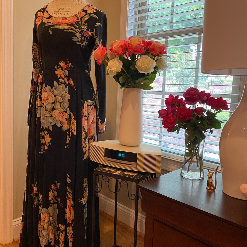 Free people dress! Beautiful drape! Still a good condition! Vintage style!